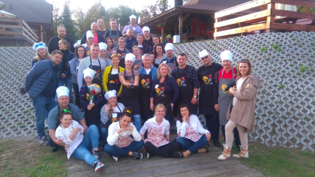 Uczestnicy warsztatów kulinarnych w terenie w Łodzi - warsztaty Creative Chef